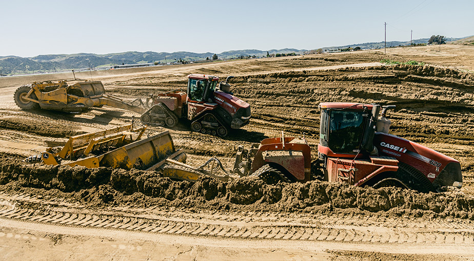 Tractor with two scrapers 